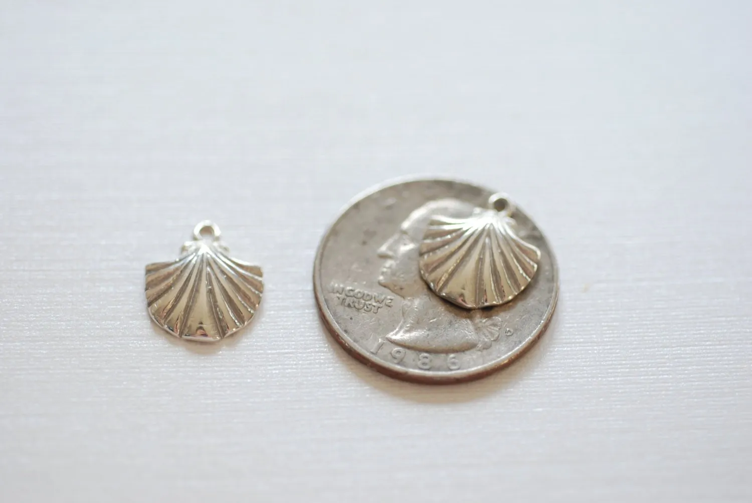 Sterling Silver Wholesale Sea Shell Charm - 925 sterling silver sea shell charm, vermeil sea shell, Silver sea shell charm, sea life charm, clam, 72