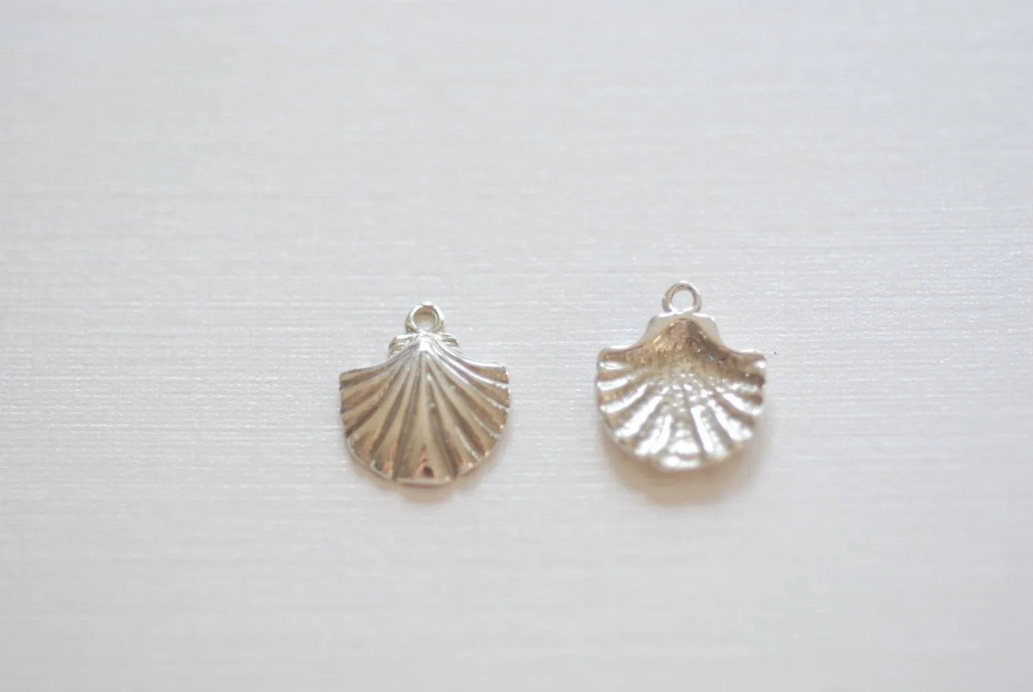 Sterling Silver Wholesale Sea Shell Charm - 925 sterling silver sea shell charm, vermeil sea shell, Silver sea shell charm, sea life charm, clam, 72